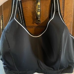 Lane Bryant “livi active” wired sports bra, black and white size 44 F
